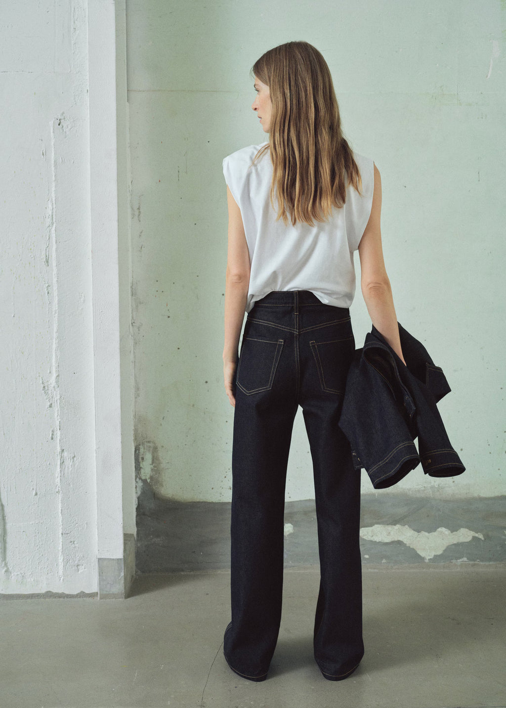 High-waisted barrel jeans