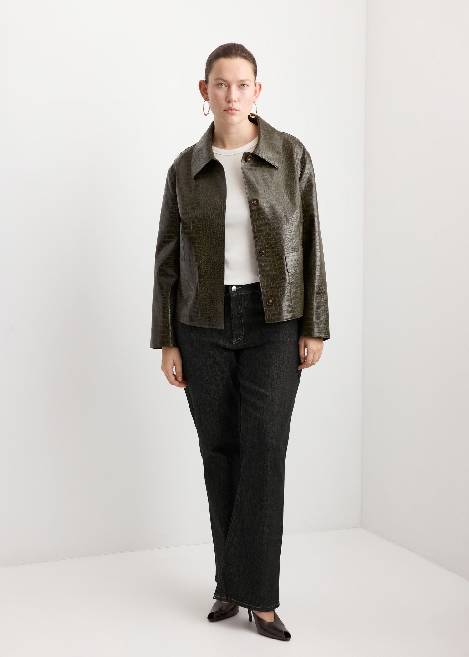 Mid-rise flared jeans