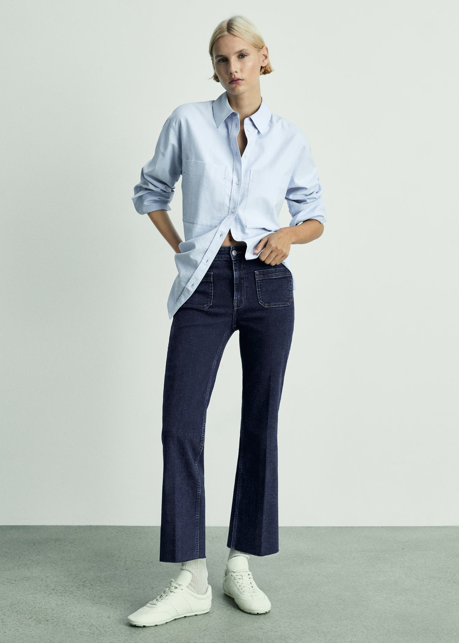 Flared cropped jeans with pockets
