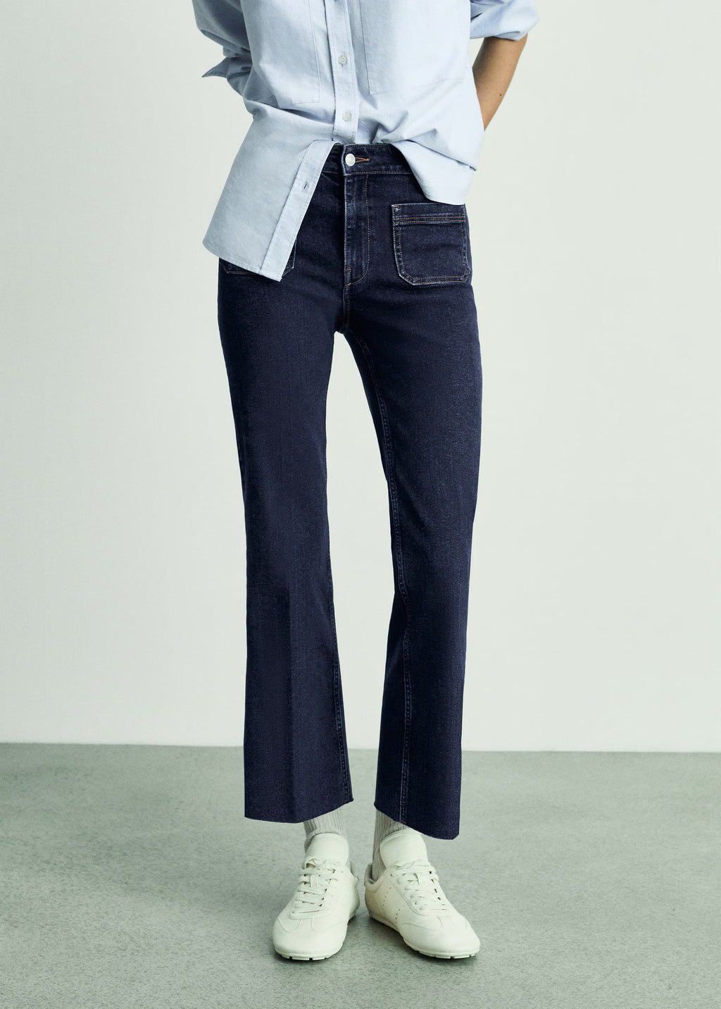 Flared cropped jeans with pockets
