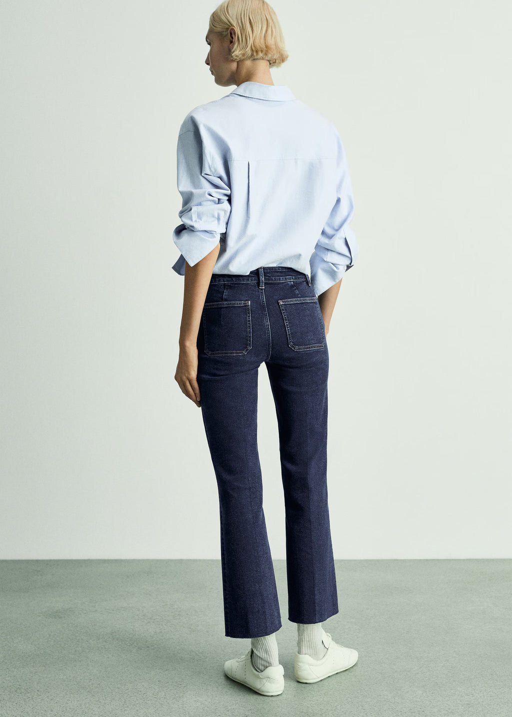 Flared cropped jeans with pockets