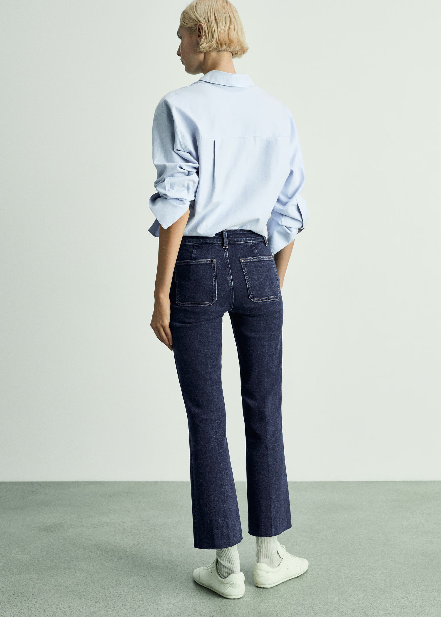 Flared cropped jeans with pockets
